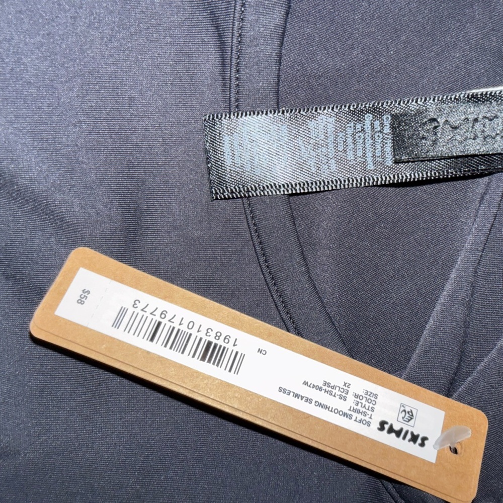 SKIMS SOFT SMOOTHING SEAMLESS T-SHIRT COLOR: ECLIPSE - Picture 4 of 4